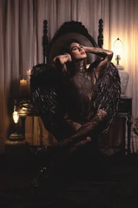 kendallLxr Halloween Pic 2