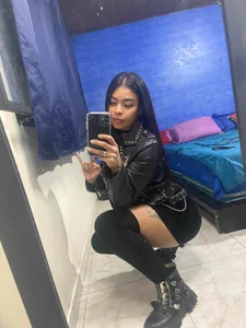 squirtyn_girl3 Public Pic 3