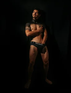 AlejandroStormm My body lubricated 😏 Bilde