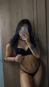 emily_24x Day of photos 🫦📸 Pic 5