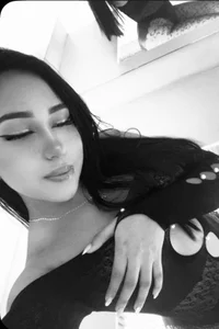 LunaGates  のsexy black and whiteの 2枚の写真