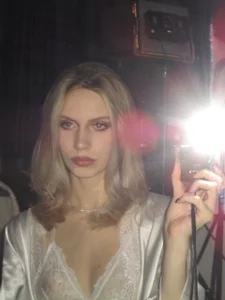 CherryRoseLove_ Public Pic 2