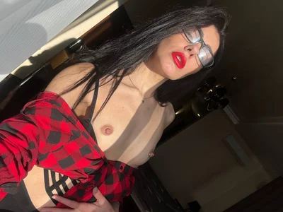 How do you like my red lipstick? de MiraVersse  2 Imagens