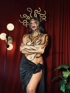 Alice-blaker kullanıcısının Medusa 🐍 albümü -  fotoğraf
