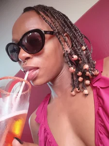 Coco_Kiss I love to take cocktails 🍸 Immagine  5