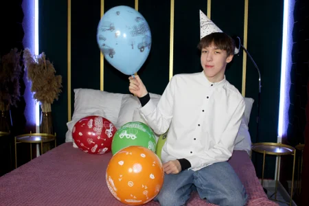 MarkBranston: My birthday🎂🎁🎈 ( 4 фото)