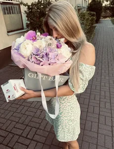 Leri_OneのI love delicate flowers, they look like me.の枚の写真
