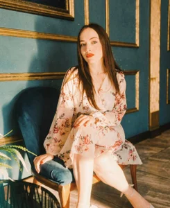 Izabella_Fox Public  3টি ছবি