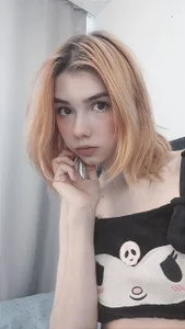 YumikoMoriのcute tank top and lilac eyes😊👀💖の 6枚の写真