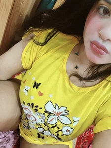 Beauty_Queen_Soniya Yellow beauty😘🫦 Pic