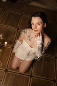 Swan_MeganのTruth ordare? What will you choose? We'll take a break from work and have fun!の 2枚の写真