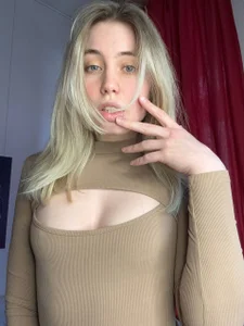 LovelyMiu 😚🧡🤍 Pic 8