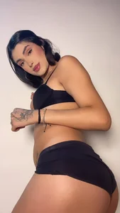 rihannagil Shorts  3টি ছবি