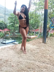 An experienced and fun older Latina. od aisha_moore  3 snímek