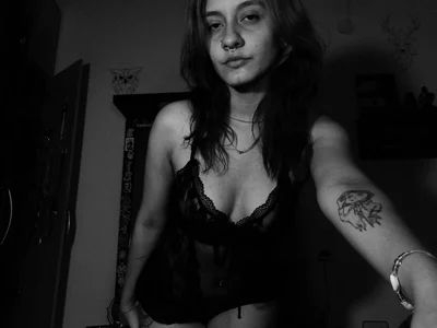 emilly_miracle Sweet and sassy Pic 2