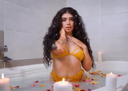 Tropical shower de Nina-monroe  3 photos