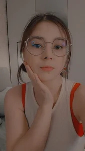 CwenEliot Glassy Pic 3