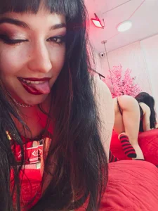 sensual and naughty 😈🔥 de alixxon1  3 Imagens