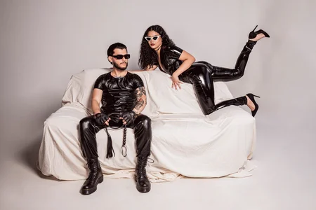 Twisted_Fantasy kullanıcısının Clio y Tadeo albümü -  3 fotoğraf