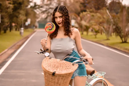 ValeryRossell Let's suck my lollipop Foto 2