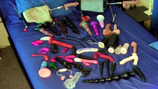 Lusty_Kinks my toys Gambar