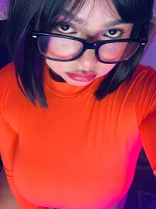 sharloth_0 🧡 Between books and mysteries, I also know how to stir up temptation. 😉 사진 2