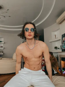 HOT ME de Vincent_Strong  3 Imagens