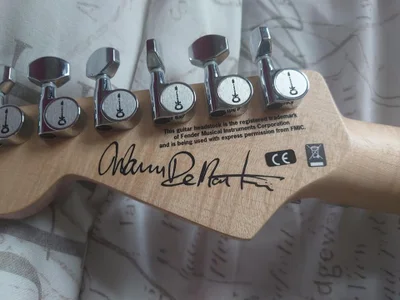 Rocker_Assassin_WASP_FAN kullanıcısının My signed guitars by Warren De Martini And George Lynch albümü -  fotoğraf