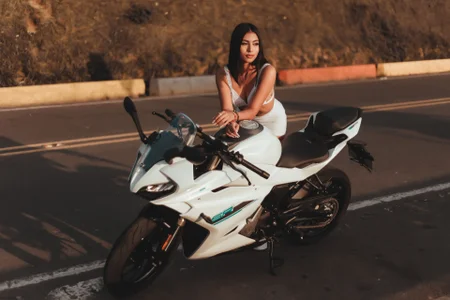 Your Biker Girl 🏍️🏍️👄💄❤ od ZaraLim  3 snímek