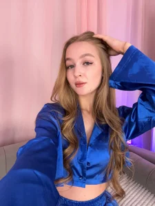 CaraDelivils XXX nøgenfoto 1