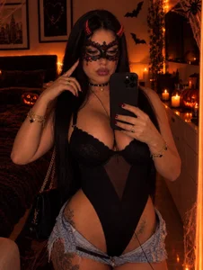 izanmiller2001 🎃🖤 Halloween Is Almost Here! 👻🕷️🦇✨ 👻🎃 Getting Ready for Halloween! 🕸️🦇 Foto 2
