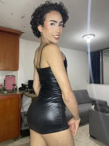 AmbarhiltonのSexy in blackの枚の写真