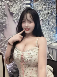 Sexyrose- Public Pic 4