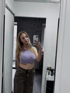 MonnieGuittennez Today on Purple^^ - {count, plural, one {תמונה אחת} two {שתי תמונות} many {# תמונות} other {# תמונות}}