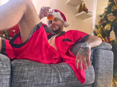 Drako_Lamar A So Merry Christmas to Everyone!! 🎄🎁 사진