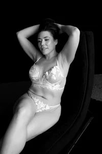Ellie-Elizabeth: Feminine. Unfiltered. Unapologetic ( фото)