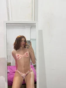 Emma_Lodgeのsexy girlの 4枚の写真