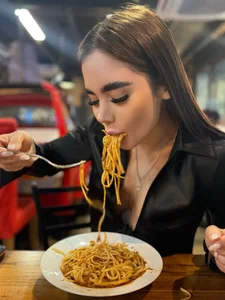 MaddyMay_のEnjoying my favorite food...Do you want it from my mouth?の 2枚の写真