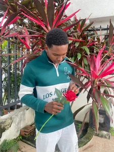 mike_aly 𝐑𝐨𝐦𝐚𝐧𝐭𝐢𝐜 𝐌𝐚𝐧 🌹 Εικόνα 6