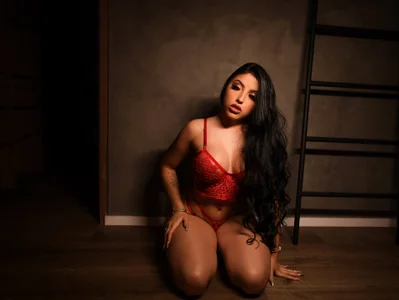 ALISSON_FOXXX1 my perfect body wrapped in red passion Pic 4