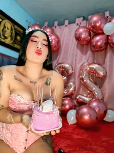 Sammy_2710 Happy 23rd birthday! 🎉🎉🍭 Pic