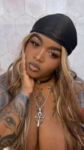 Anaa_Fuentess Unique with a cool gangster style🤟 Immagine 