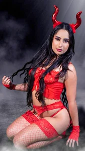 Julia_Martinez_ Evil woman Pic 6
