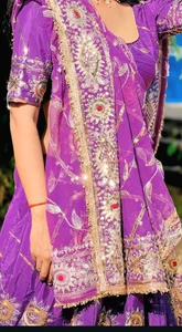Akansha01 Queen Pic