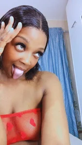 Pinkdollyg Public Hình 2