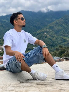 latino de DrakeFoxx  6 Imagens