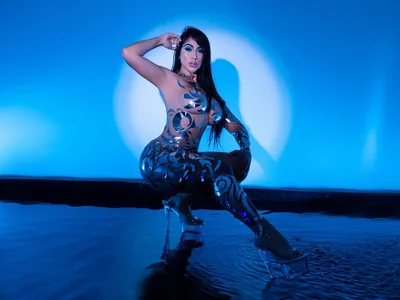 LeahJones_ Shine bright like a blue diamond Pic 4