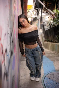 miyu_lu Between graffiti and neon lights... here I am 💚 Pic 6