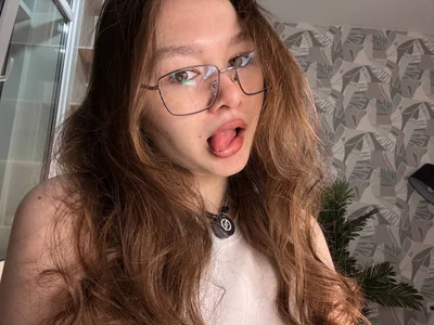 LewisThrone in mood Pic