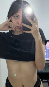 peyton_velvet: Public ( фото)